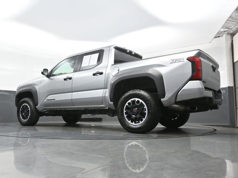 Used 2024 Toyota Tacoma TRD Off-Road AWD/4WD image 27