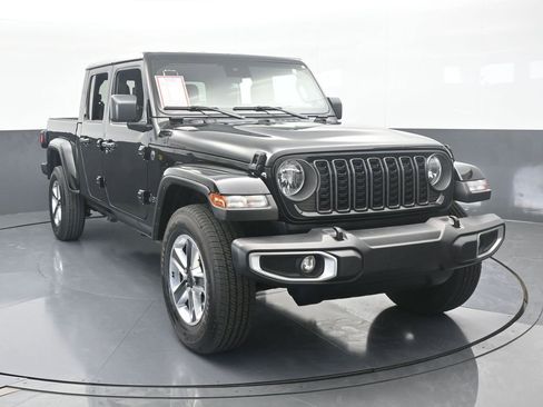 Used 2024 Jeep Gladiator Sport w/ Premium Package image 9