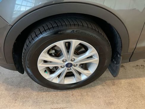 Used 2018 Ford Escape SEL image 10