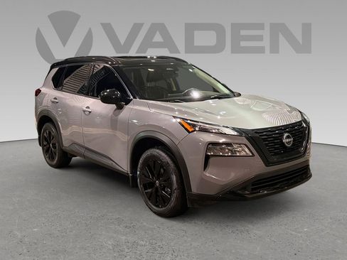 Used 2023 Nissan Rogue SV w/ SV Premium B Package image 1