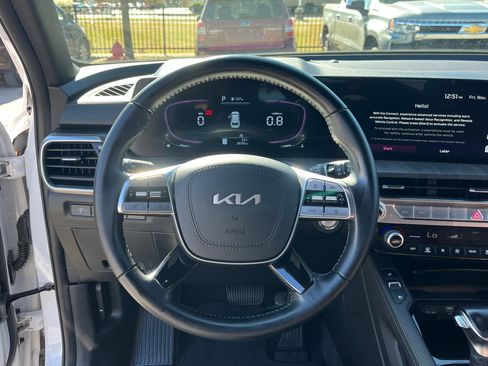 Used 2024 Kia Telluride EX w/ EX Captain's Chair Package image 29