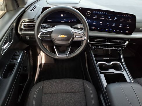 Used 2025 Chevrolet Traverse LT w/ Driver Confidence Package FWD image 17