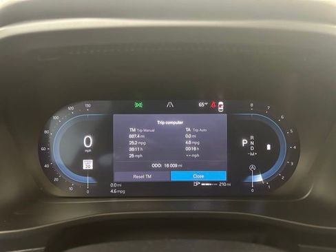 Used 2025 Volvo XC40 B5 Core image 14