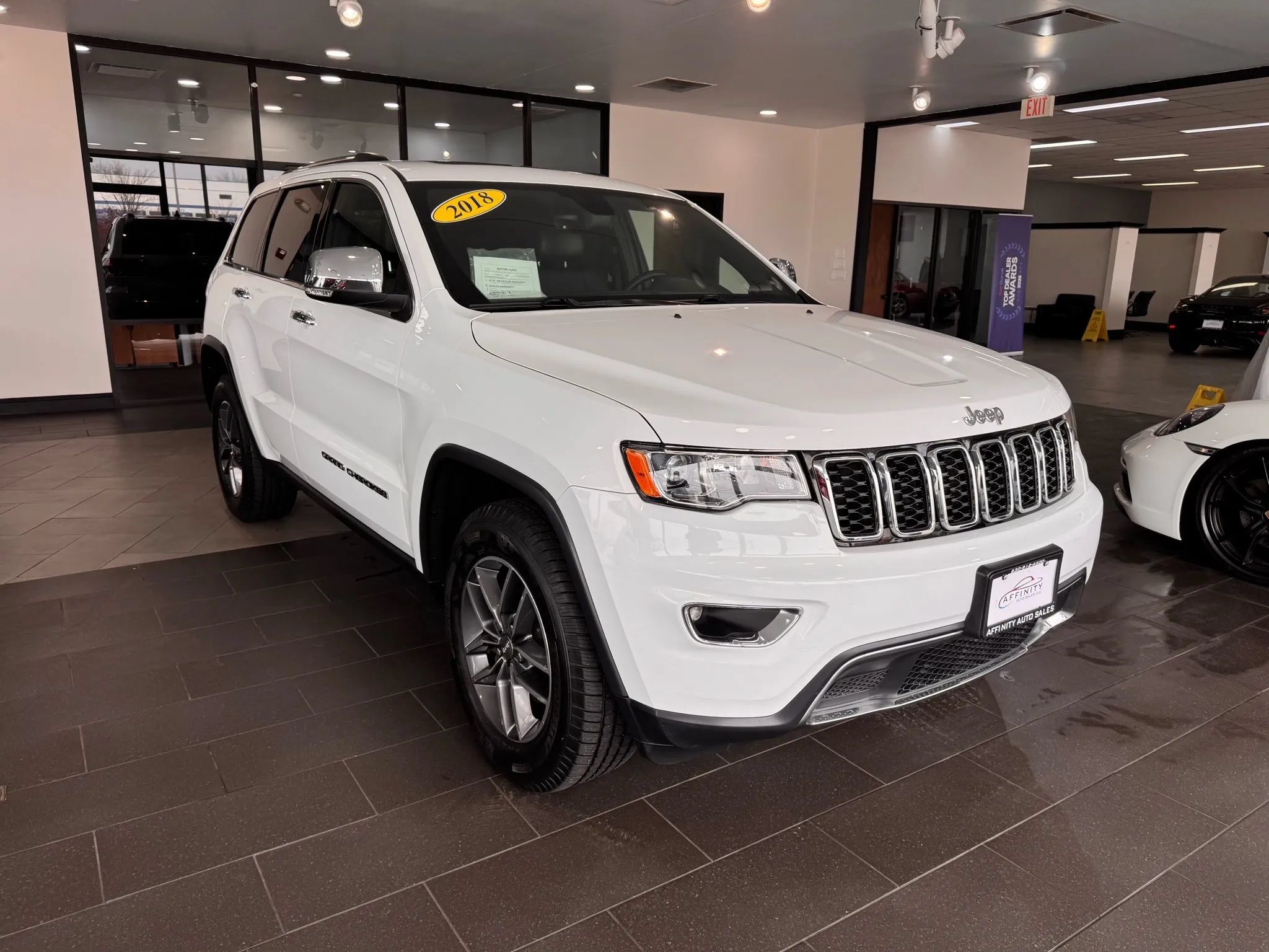 Used 2018 Jeep Grand Cherokee Limited AWD/4WD image 7