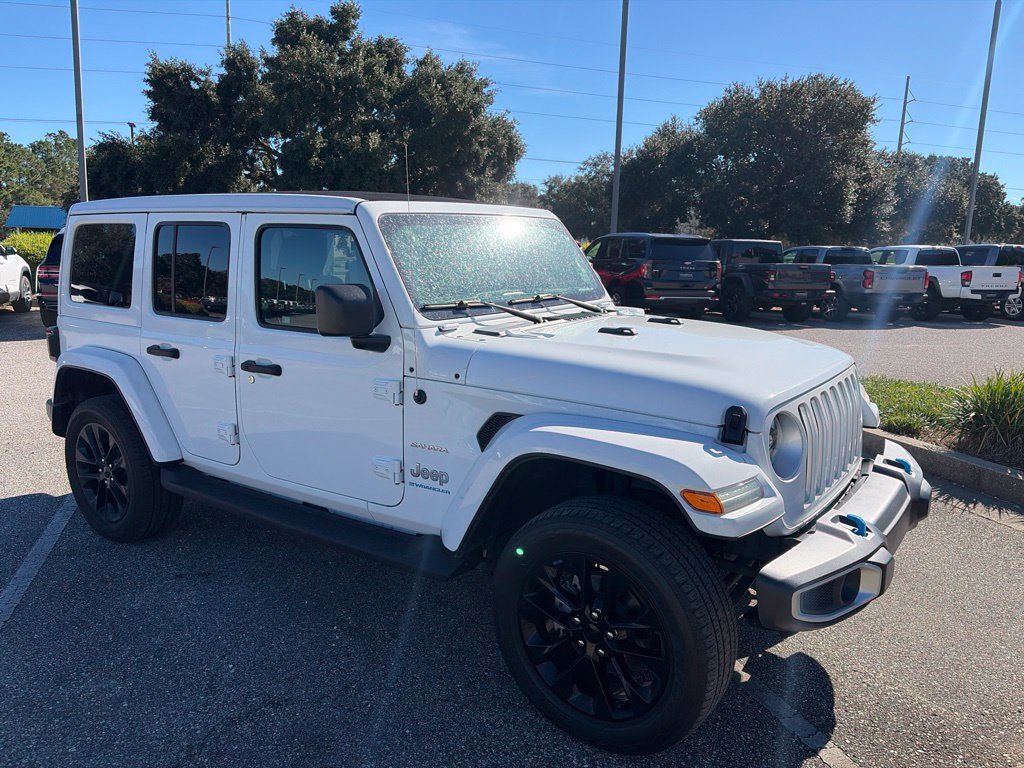 Used 2023 Jeep Wrangler Unlimited Sahara AWD/4WD image 3