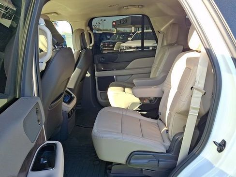 Used 2024 Lincoln Navigator Premiere image 8