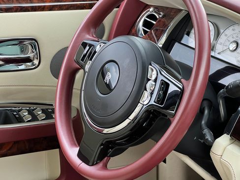 Used 2013 Rolls-Royce Ghost RWD image 39