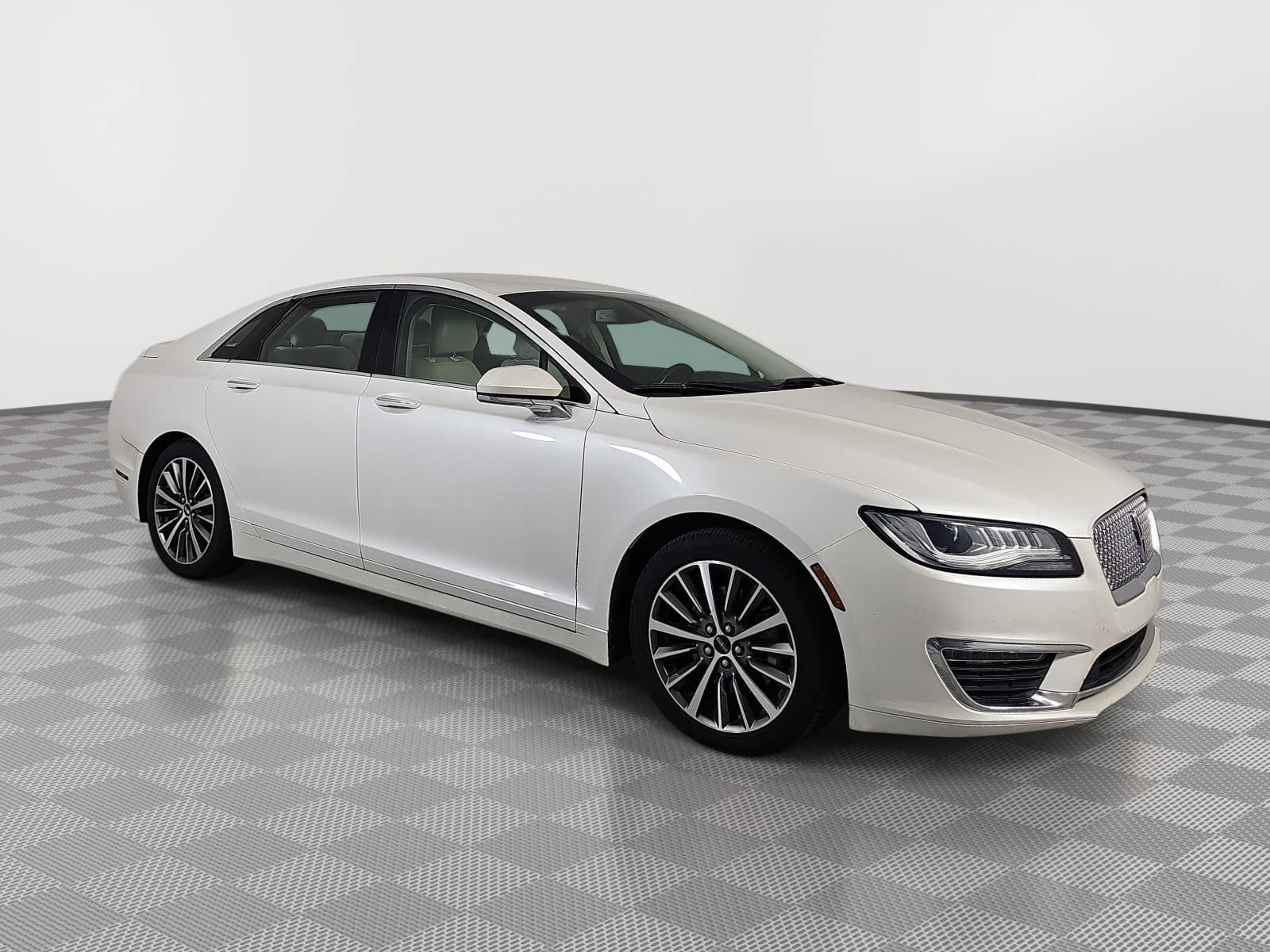 Used 2019 Lincoln MKZ Premiere FWD image 2