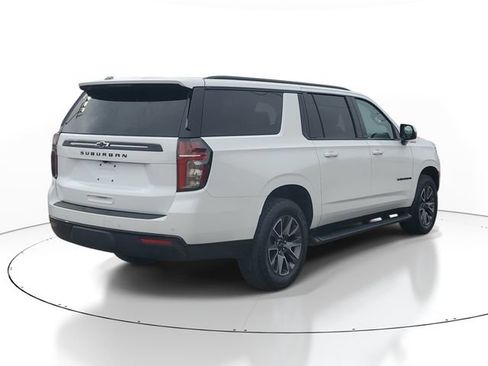 Certified 2024 Chevrolet Suburban Z71 w/ Luxury Package AWD/4WD image 4