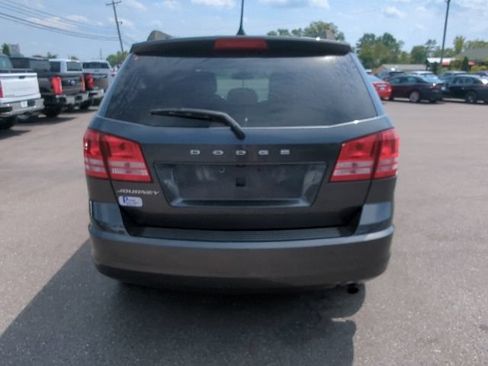 Used 2018 Dodge Journey SE w/ Connectivity Group FWD image 9