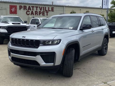 New 2026 Jeep Grand Cherokee L 2WD image 3