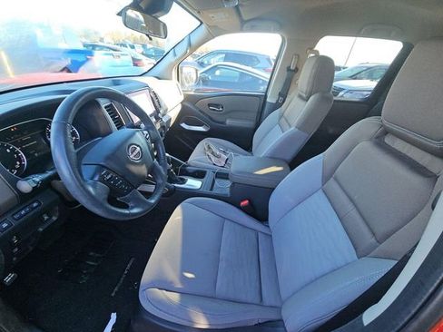 Used 2024 Nissan Frontier SV w/ Technology Package image 2