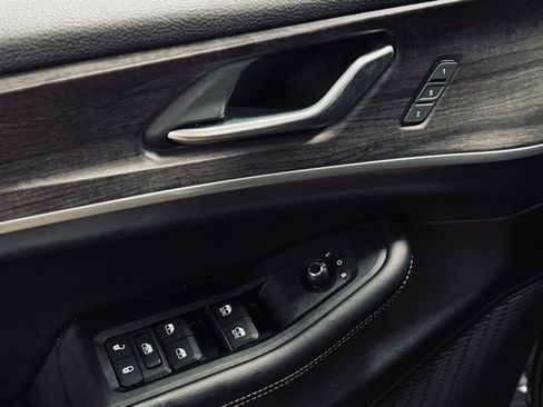 Certified 2025 Jeep Grand Cherokee Limited image 13