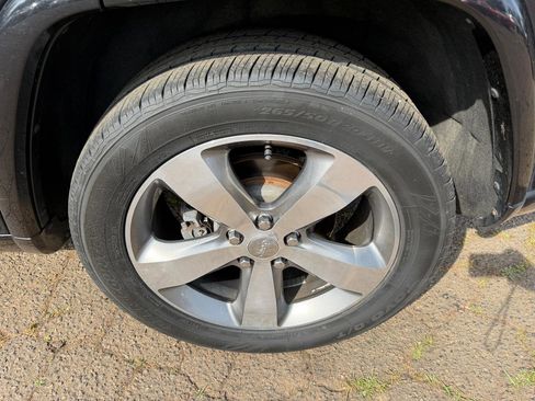 Used 2014 Jeep Grand Cherokee Overland AWD/4WD image 24