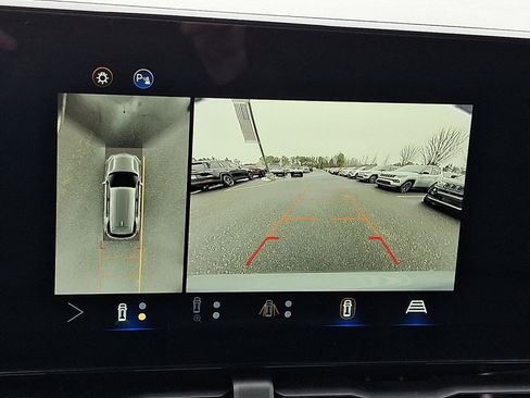 Used 2025 Chevrolet Equinox LT w/ Convenience Package II image 29