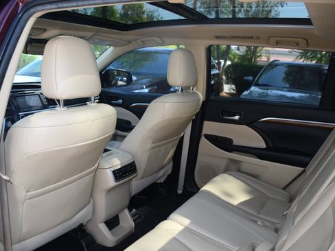 Used 2019 Toyota Highlander Limited Platinum image 17