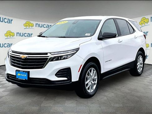 Used 2024 Chevrolet Equinox LS w/ LS Convenience Package AWD/4WD image 3