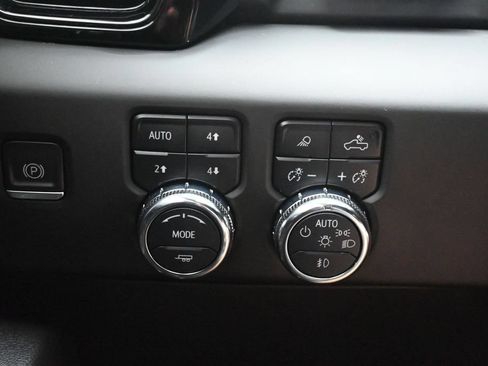 Used 2023 GMC Sierra 1500 AT4 w/ Technology Package AWD/4WD image 15
