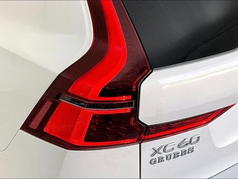 New 2026 Volvo XC60 B5 Core AWD/4WD image 30
