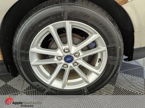 Used 2015 Ford Focus SE w/ SE Cold Weather Package FWD image 40