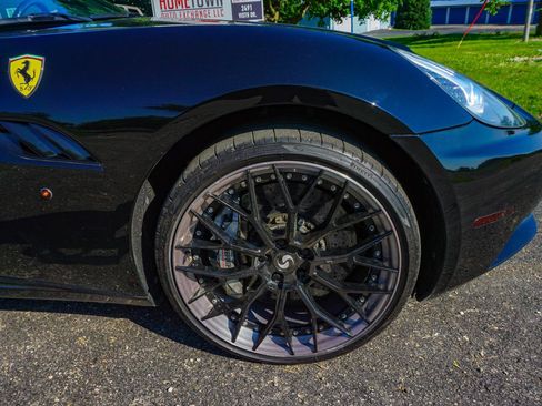 Used 2011 Ferrari California RWD image 49