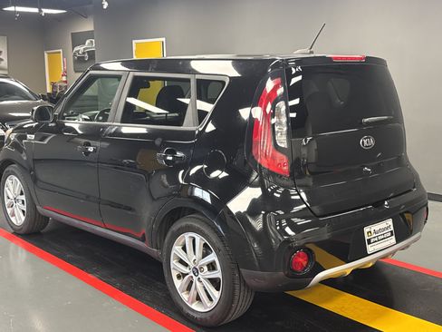 Used 2018 Kia Soul + FWD image 4