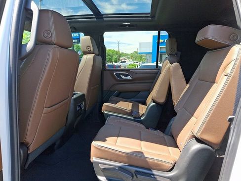 Certified 2023 Chevrolet Suburban High Country AWD/4WD image 12