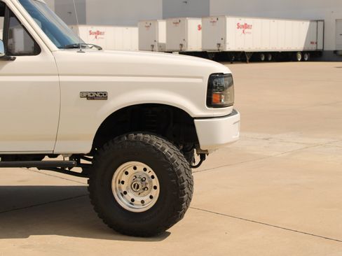 Used 1993 Ford Bronco XLT AWD/4WD image 34