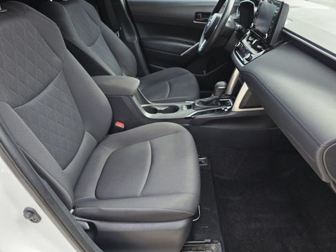 Used 2022 Toyota Corolla Cross LE FWD image 14