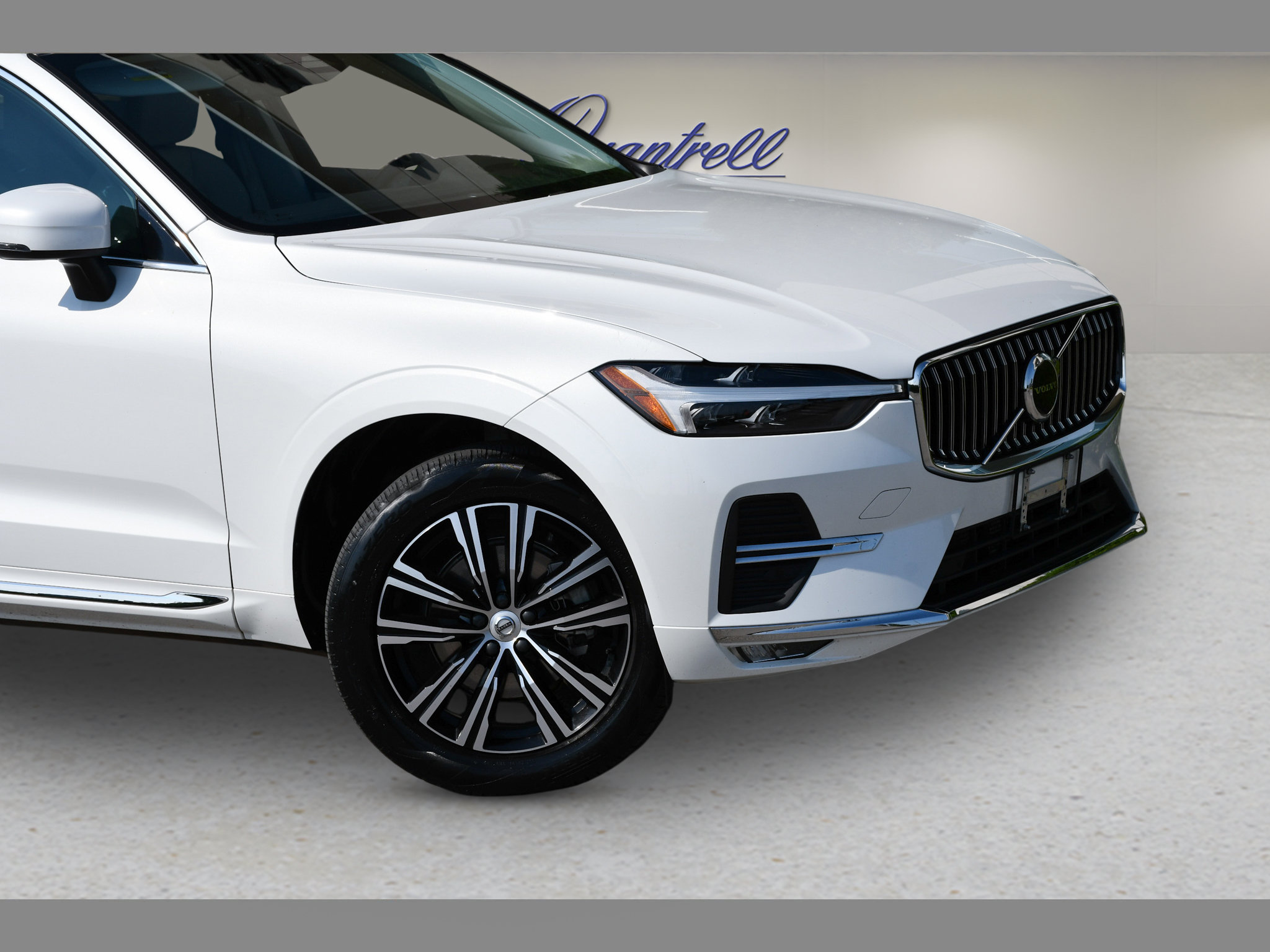 Used 2022 Volvo XC60 B5 Inscription w/ Protection Package FWD image 10
