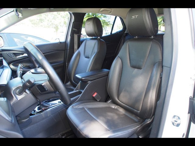 Used 2024 Buick Encore GX Sport Touring FWD image 17