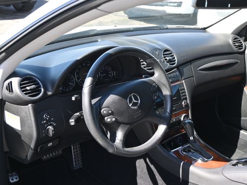 Used 2009 Mercedes-Benz CLK 550 Coupe image 21