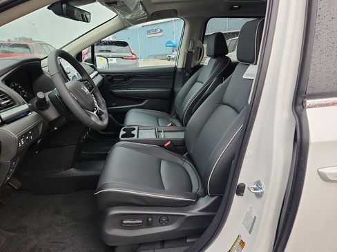 New 2026 Honda Odyssey Touring image 9