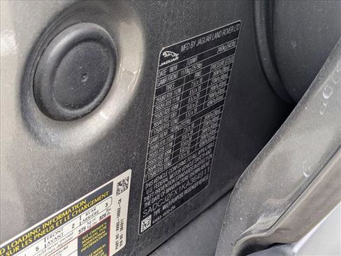 Used 2019 Jaguar F-PACE Premium image 18