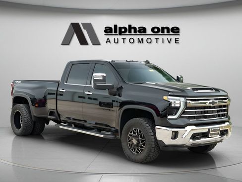 Used 2026 Chevrolet Silverado 3500 LTZ w/ LTZ Plus Package AWD/4WD image 5