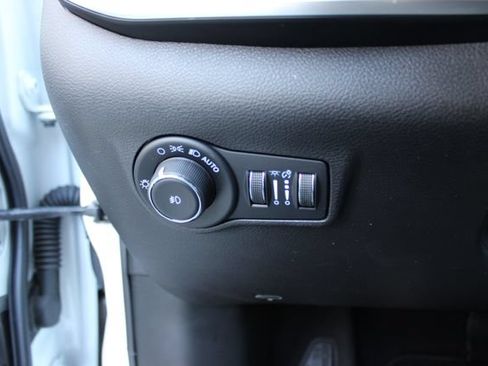 Used 2023 Jeep Compass Latitude AWD/4WD image 11