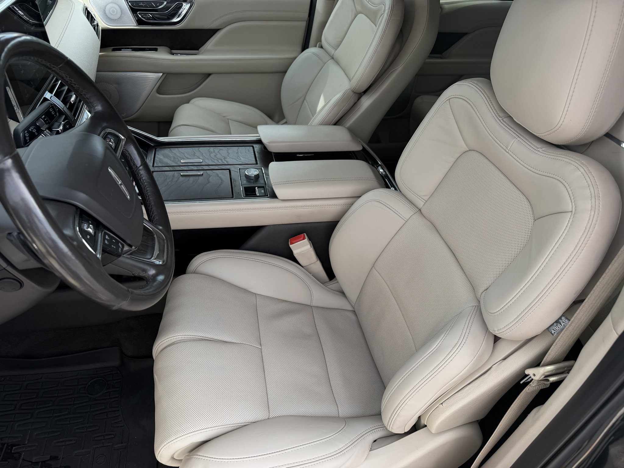Used 2021 Lincoln Navigator L Reserve w/ Luxury Package AWD/4WD image 4