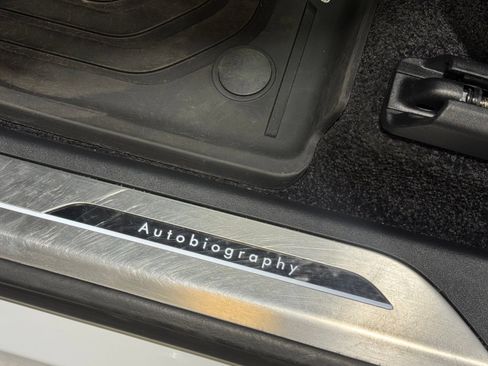 Used 2025 Land Rover Range Rover Autobiography AWD/4WD image 27
