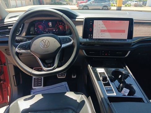 Used 2024 Volkswagen Atlas SEL Premium R-Line image 23