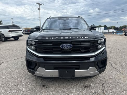 Used 2025 Ford Expedition Max Platinum w/ Driver's Package AWD/4WD image 1