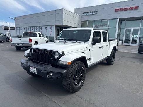 Used 2021 Jeep Gladiator Sport image 3