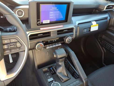 New 2026 Toyota 4Runner SR5 AWD/4WD image 17