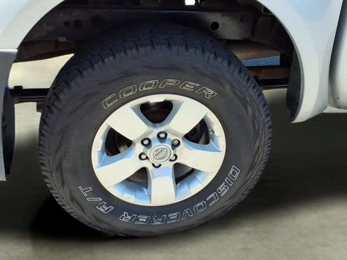 Used 2012 Nissan Frontier SV w/ SV Premium Utility Pkg AWD/4WD image 34