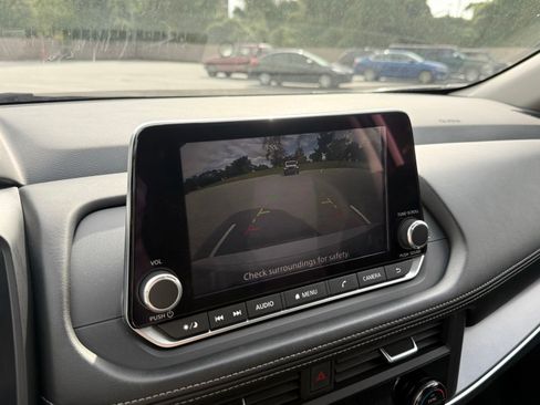 Used 2024 Nissan Rogue SV image 30