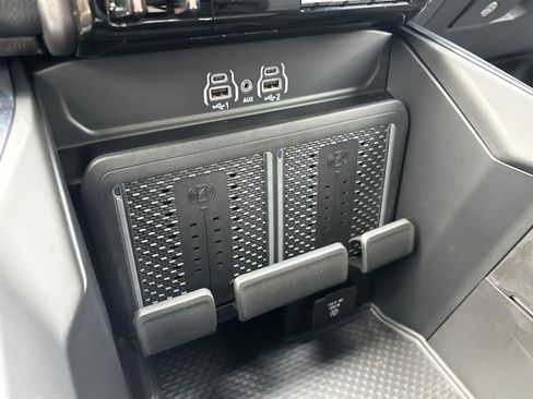 New 2026 RAM 3500 Laramie AWD/4WD image 22