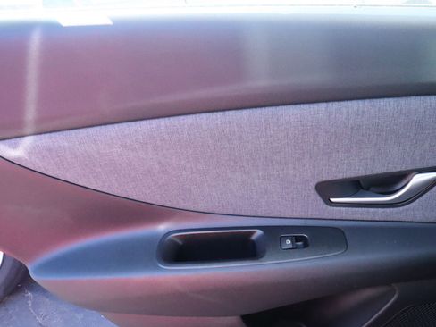 New 2025 Hyundai Elantra Limited image 23