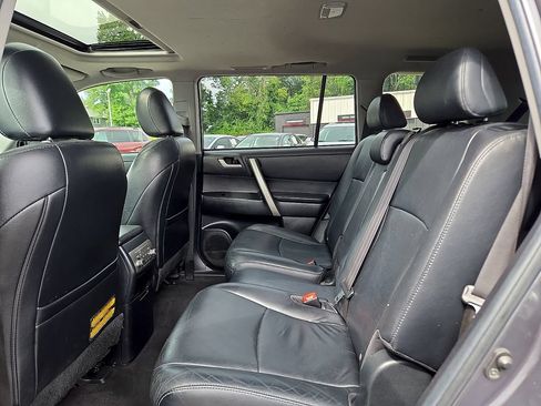 Used 2012 Toyota Highlander SE w/ Tow Pkg AWD/4WD image 11