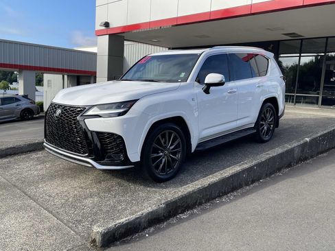 Used 2024 Lexus LX 600 F Sport AWD/4WD image 4