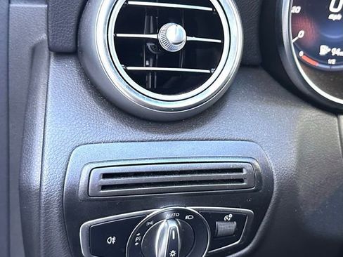 Used 2022 Mercedes-Benz GLC 300 4MATIC image 10