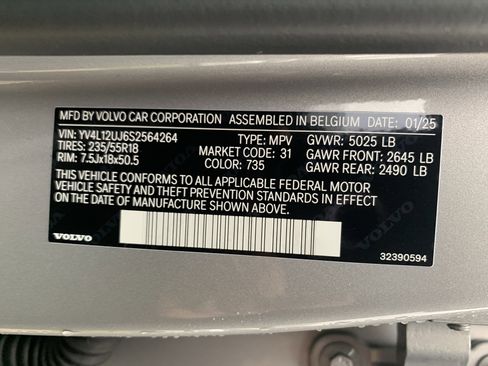 Used 2025 Volvo XC40 B5 Core image 36